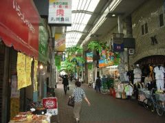 雑色商店街駅にむかって